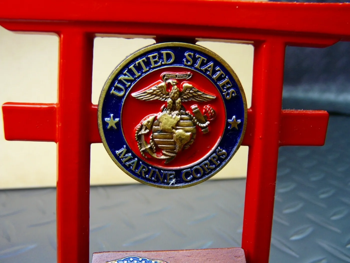 米海兵隊 創設233周年記念 鳥居型デスクプレート(沖縄 2008年) 記録写真2