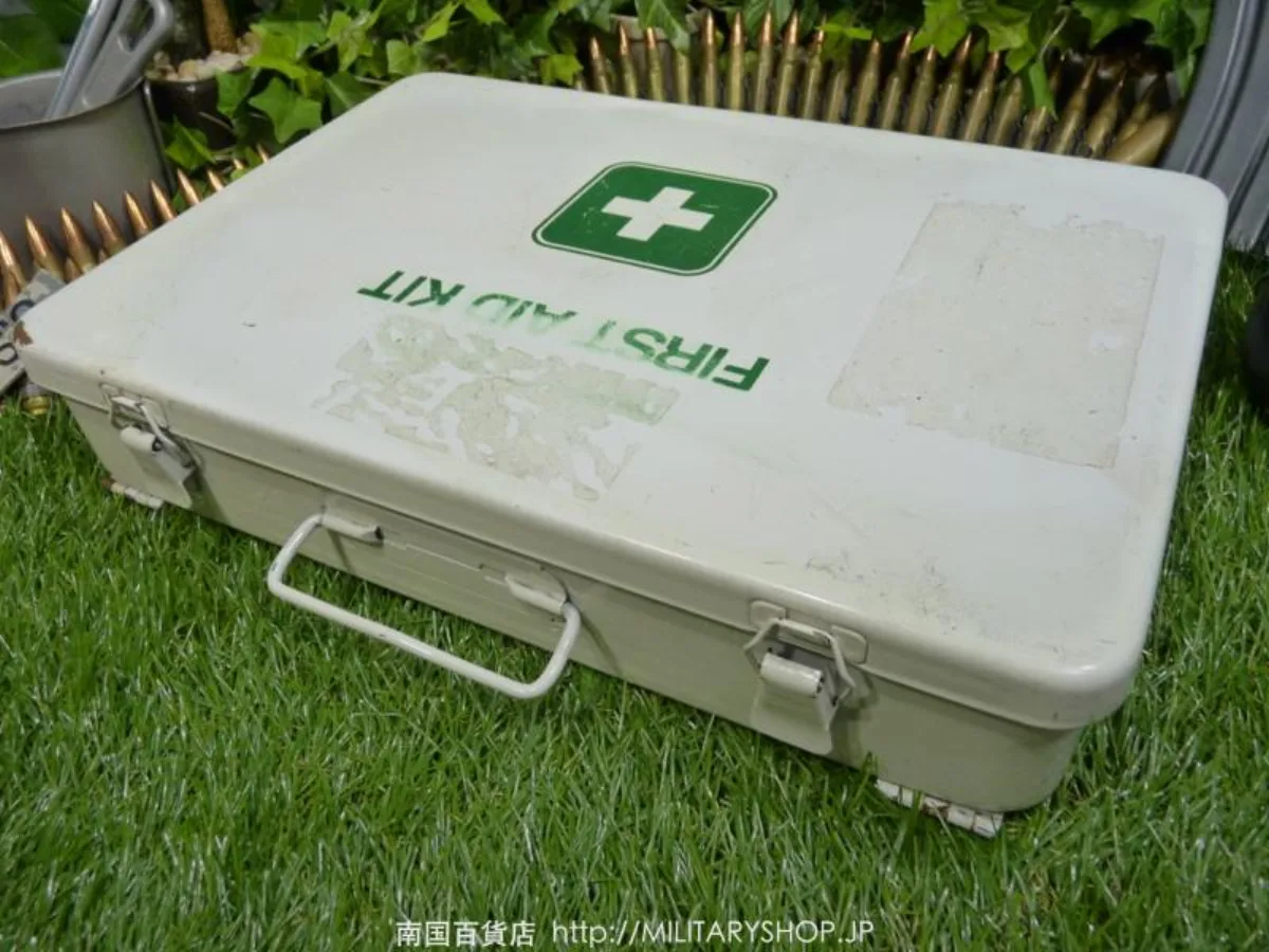 FIRST AID KIT スチールケース 記録写真2