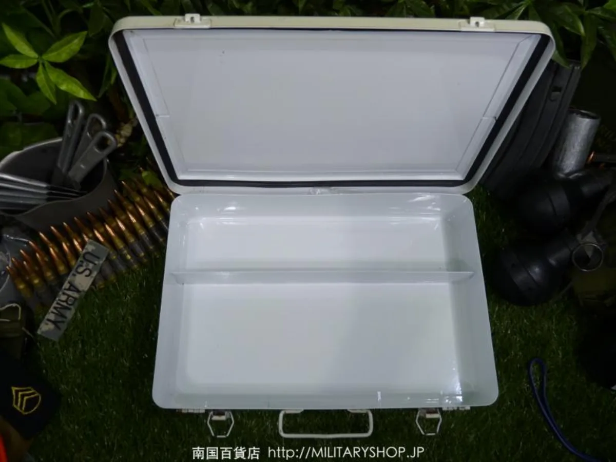 FIRST AID KIT スチールケース 記録写真4