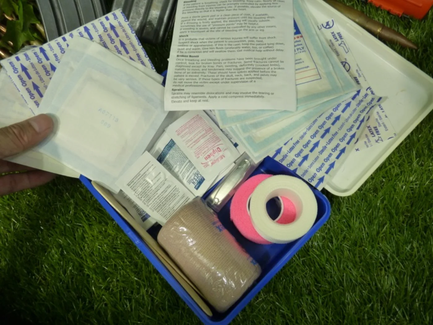 FIRST AID KIT 白青 プラケース 記録写真5