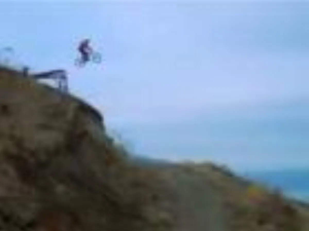 ミリタリーショップ 南国百貨店.COM|沖縄 FreeRiding Video - 森の中を自転車ですごい事しています！ 記録写真1