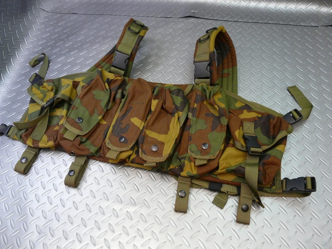 BLACKHAWK! タクティカルベスト ウッドランド迷彩 記録写真2