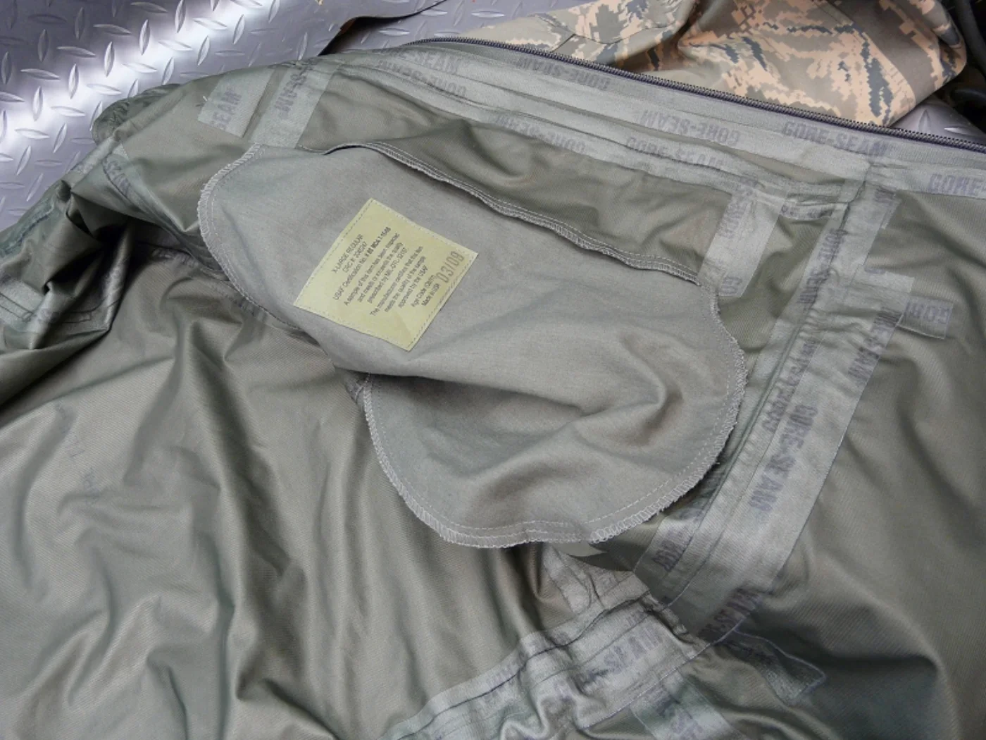 ミリタリーショップ 南国百貨店.COM|沖縄 U.S.AIRFORCE ゴアテックスパーカー 新品 [ZZ K-403] 記録写真8