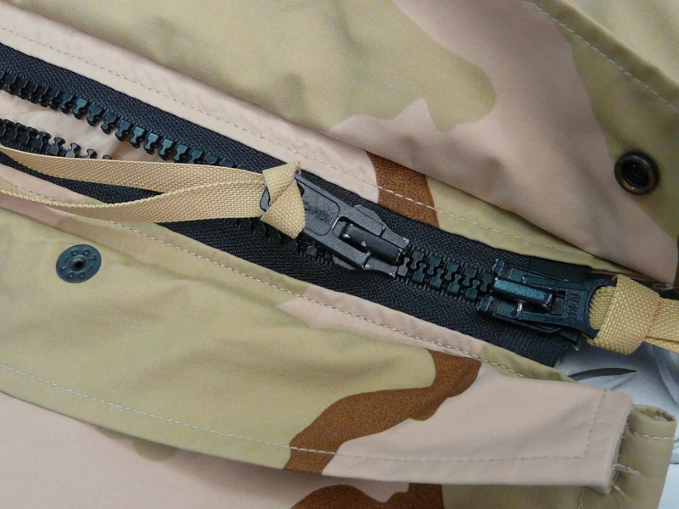 ミリタリーショップ 南国百貨店.COM|沖縄 ECWCS 3C GORE-TEX パーカー＆パンツ M 新品セット [K 記録写真4