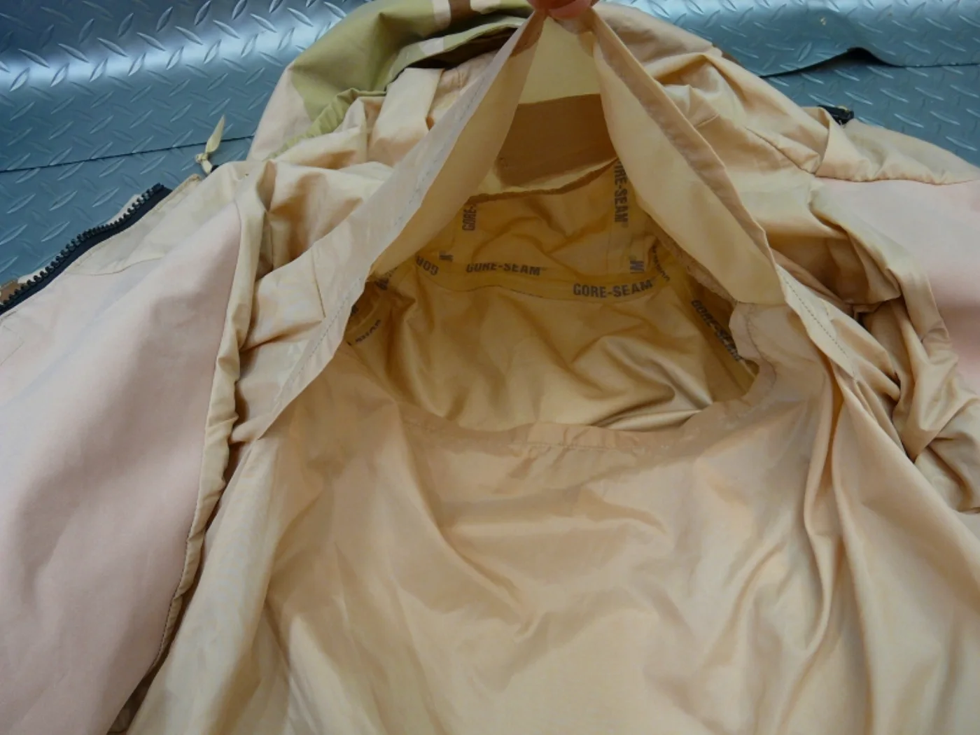 ミリタリーショップ 南国百貨店.COM|沖縄 ECWCS 3C GORE-TEX パーカー＆パンツ M 新品セット [K 記録写真8