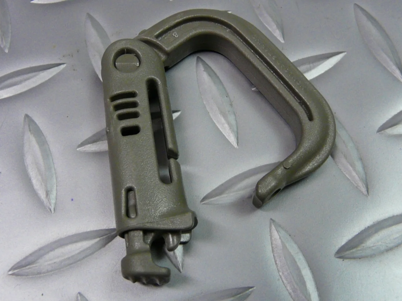 ミリタリーショップ 南国百貨店.COM|沖縄 ACU GRIMLOC CARABINER MOLLE用クリップ [D-1 記録写真3