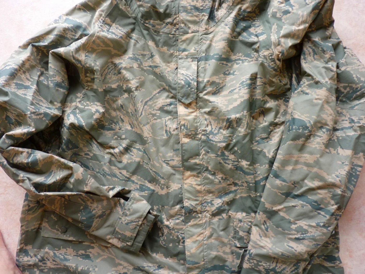 ミリタリーショップ 南国百貨店.COM|沖縄 ABU 米軍エアホース レインジャケット M [Q-844] - ABU 記録写真4