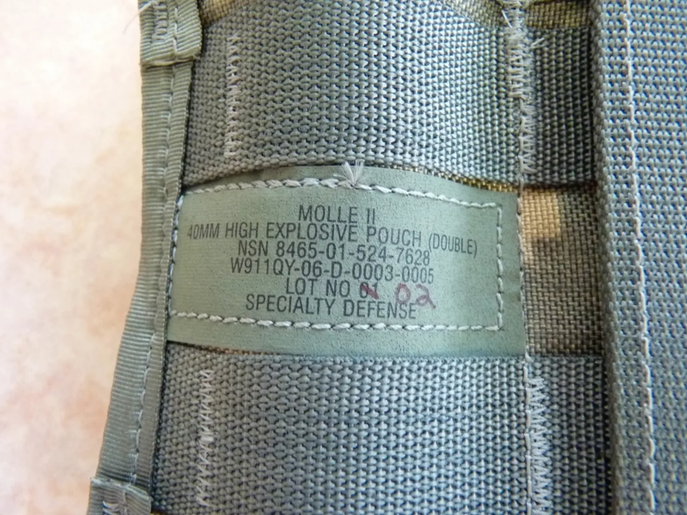 MOLLE II 40mmグレネードポーチ ACU迷彩 模擬弾2個付き 記録写真3