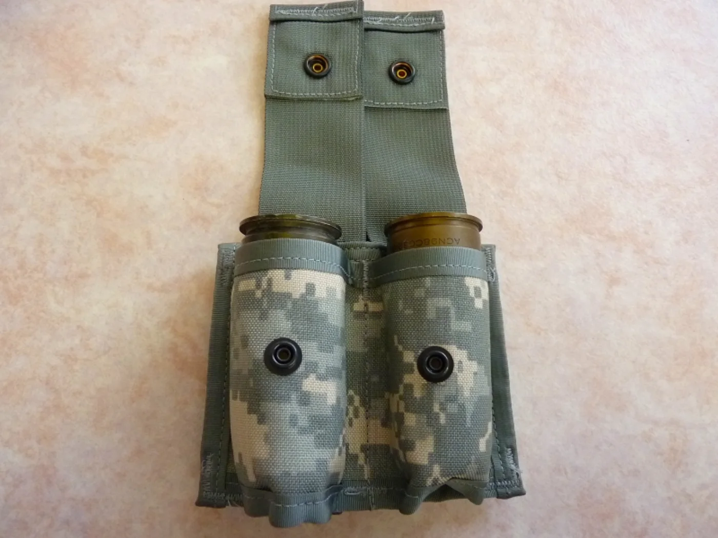 MOLLE II 40mmグレネードポーチ ACU迷彩 模擬弾2個付き 記録写真4