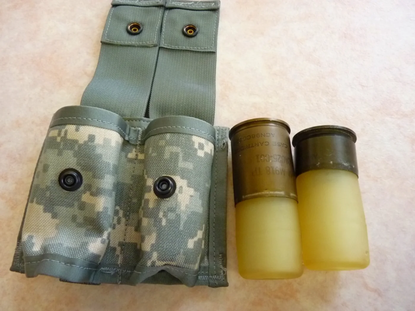 MOLLE II 40mmグレネードポーチ ACU迷彩 模擬弾2個付き 記録写真5