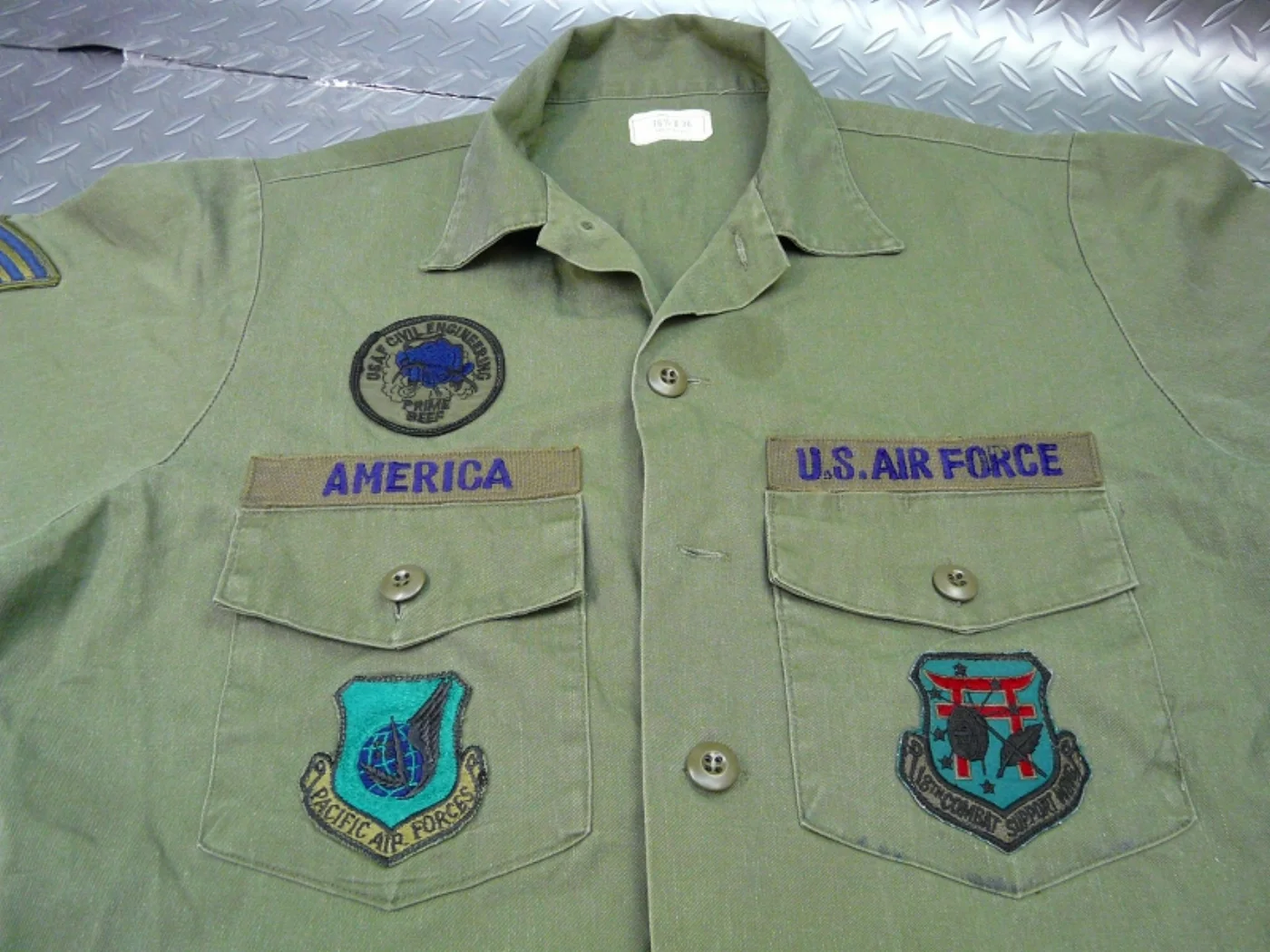 U.S.AIR FORCE ユーティリティシャツ OD 部隊パッチ多数 Mサイズ 記録写真2