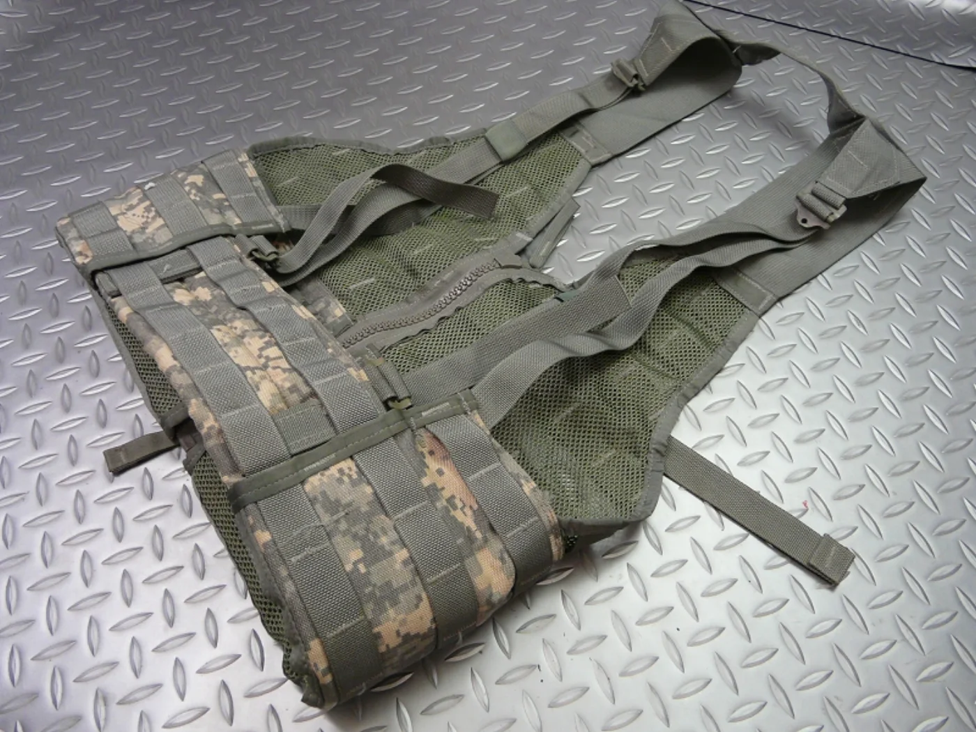 ACU迷彩 ファイティングロードキャリア(FLC)ベスト 米軍実物 中古良品 記録写真5