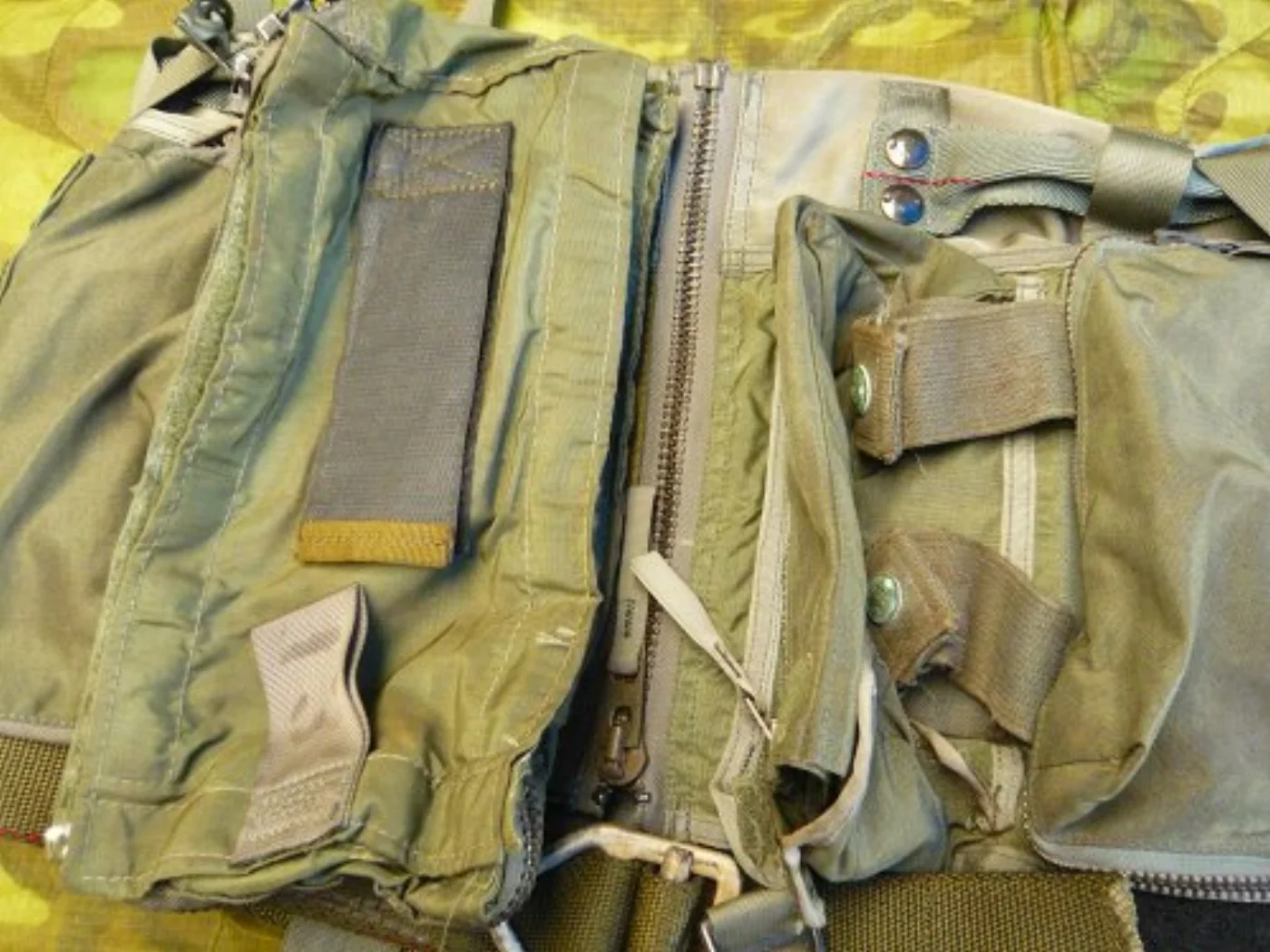 パイロット装備用 サバイバルベスト 米軍放出品 記録写真2