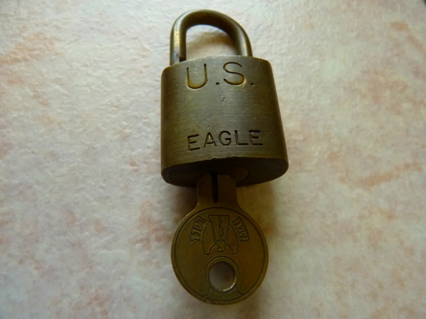 ミリタリーショップ 南国百貨店.COM|沖縄 米軍放出品の錠前 カギ [Z Q-995] - 米軍放出品の錠前 カギカッ 記録写真5