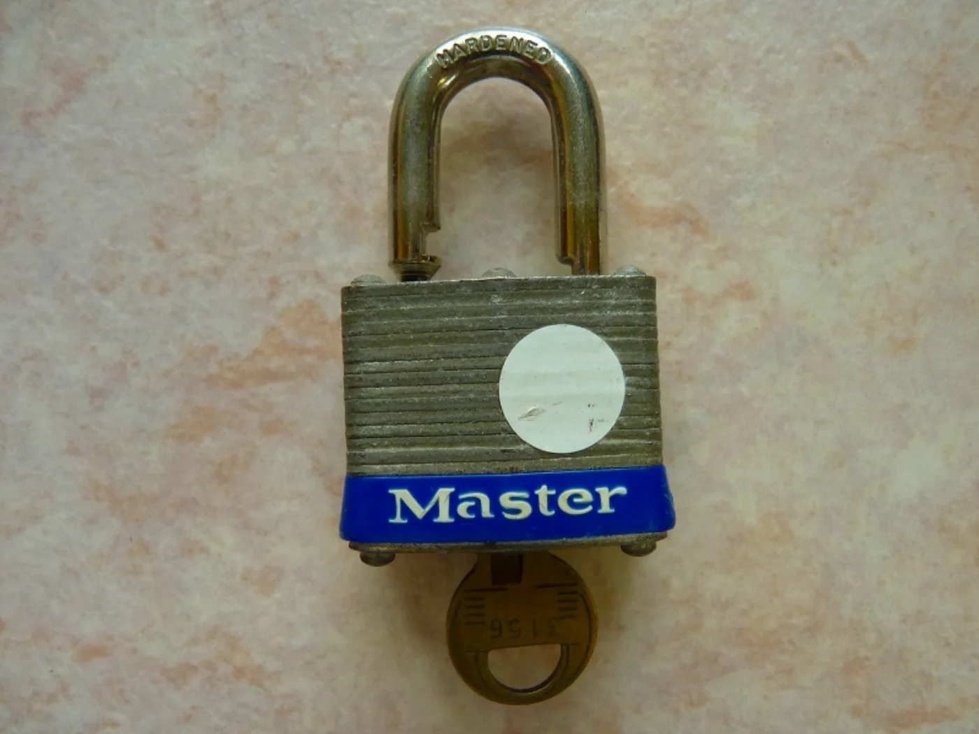 ミリタリーショップ 南国百貨店.COM|沖縄 米軍放出品の錠前 カギ Master [Z Q-1002] - 米軍放出品 記録写真2