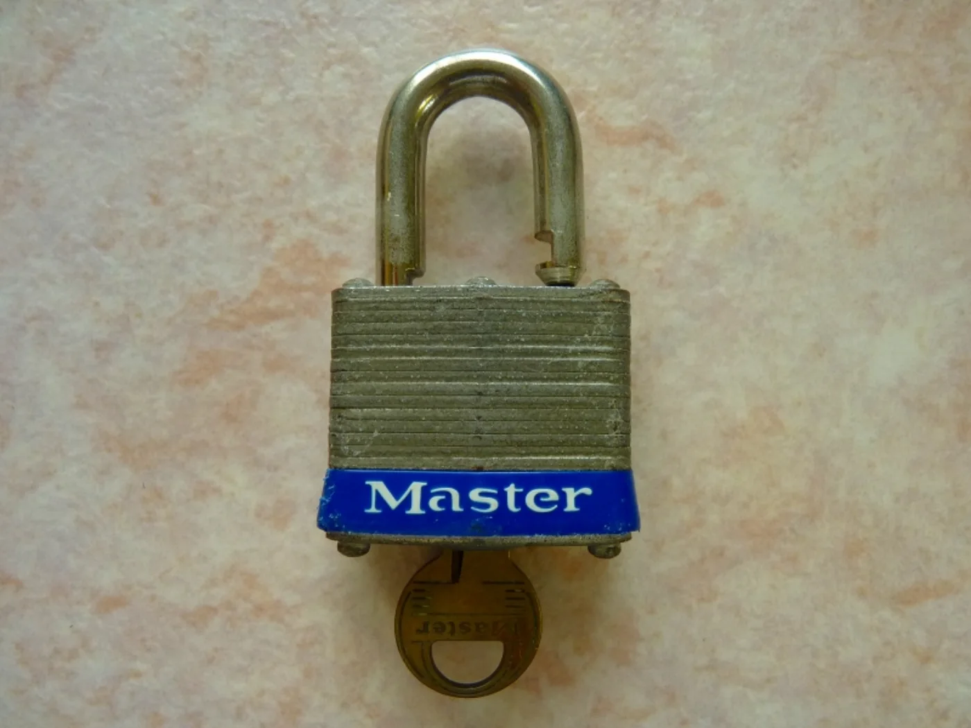 ミリタリーショップ 南国百貨店.COM|沖縄 米軍放出品の錠前 カギ Master [Z Q-1002] - 米軍放出品 記録写真3