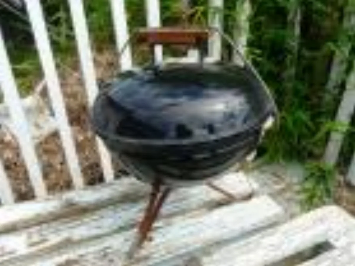 ミリタリーショップ 南国百貨店.COM|沖縄 米軍住宅に良くあるBBQグリル 人気の古いタイプ -S- [Z B-120 記録写真1