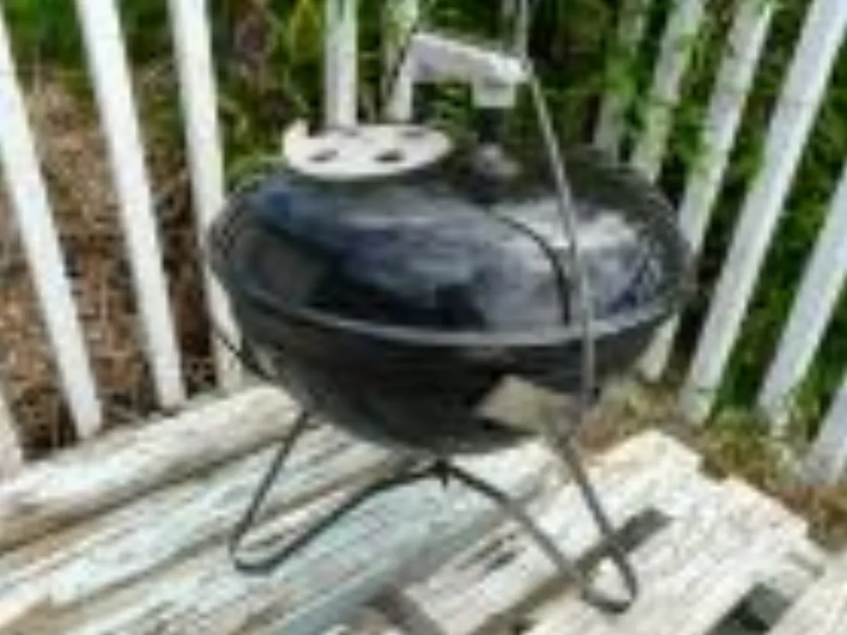 ミリタリーショップ 南国百貨店.COM|沖縄 米軍住宅に良くあるBBQグリル -S- [Z B-1206] - 米軍住宅 記録写真1