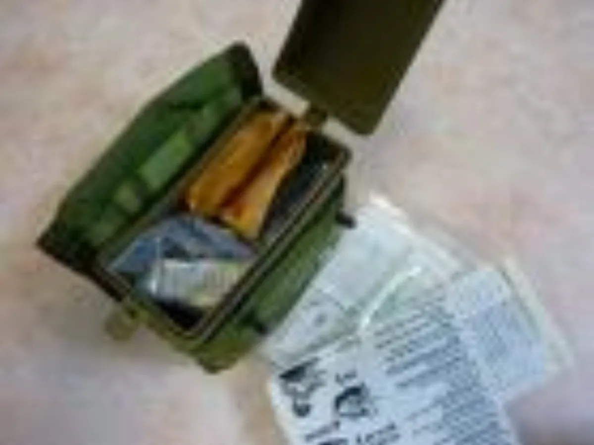 ミリタリーショップ 南国百貨店.COM|沖縄 FIRST AID KIT 中身入り 新品 [Q-1084] - FIRS 記録写真1