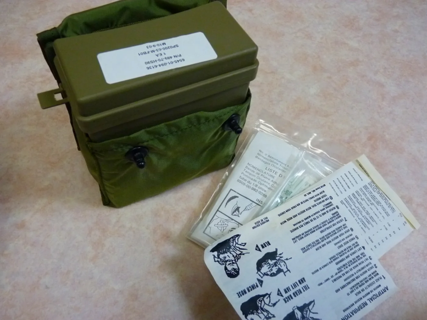 米軍実物 FIRST AID KIT 個人用救急ポーチ 中身入り 新品 記録写真3