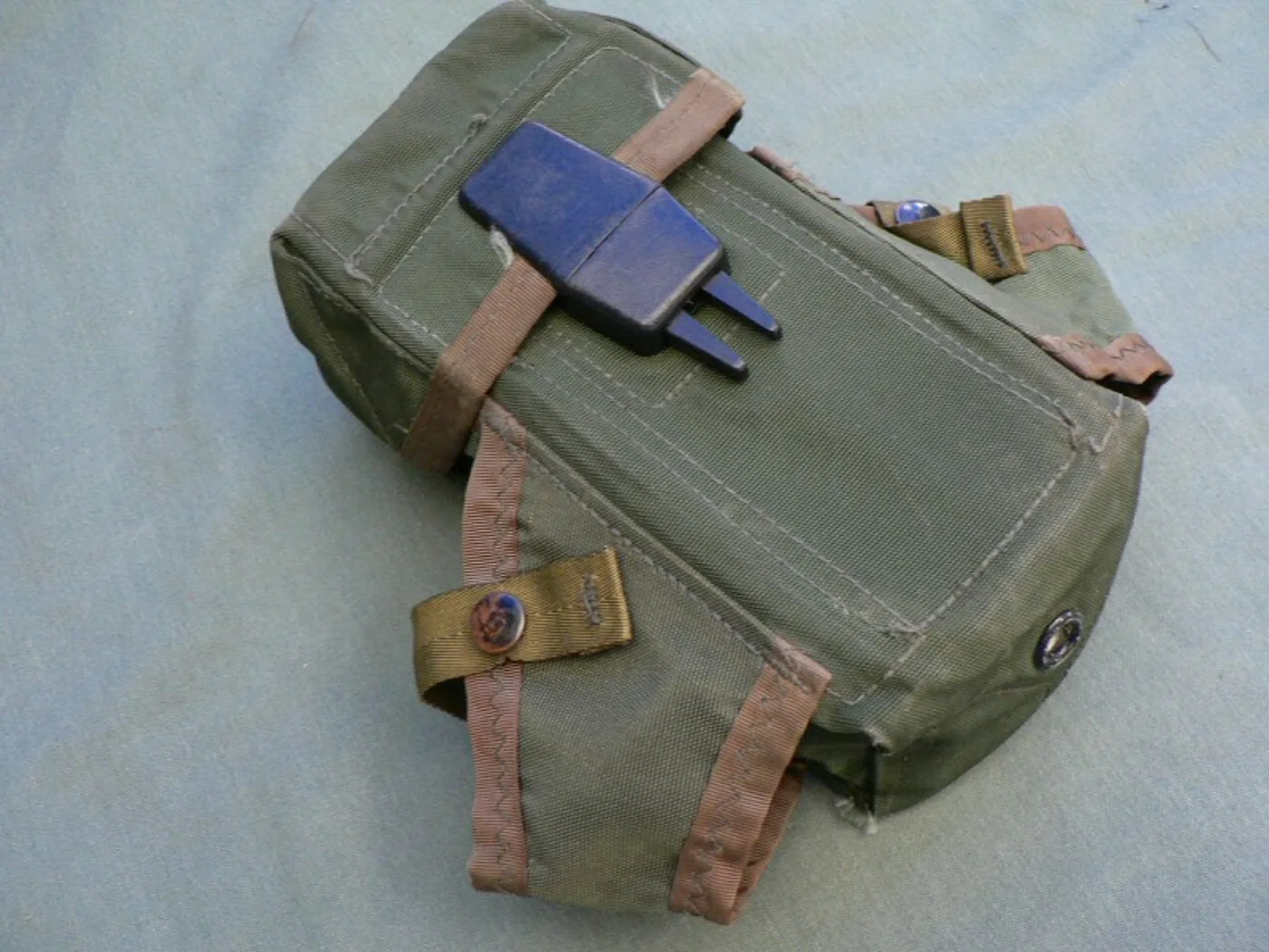 ミリタリーショップ 南国百貨店.COM|沖縄 ３連マガジンポーチ [Z C-1048] - ３連マガジンポーチ米軍放出品 記録写真2