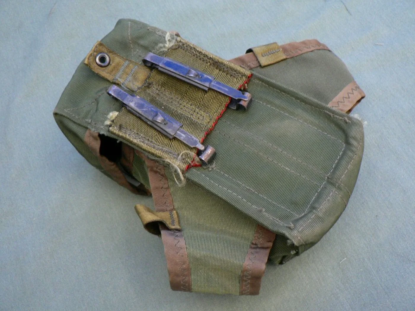 ミリタリーショップ 南国百貨店.COM|沖縄 ３連マガジンポーチ [Z C-1048] - ３連マガジンポーチ米軍放出品 記録写真3