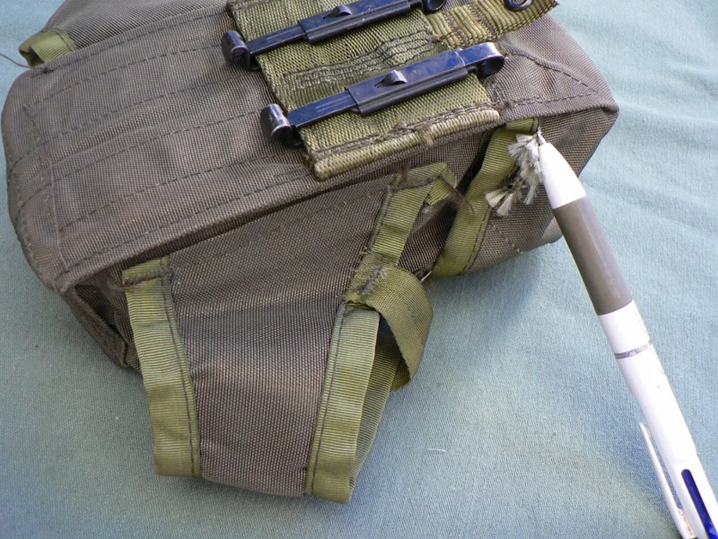 ミリタリーショップ 南国百貨店.COM|沖縄 ３連マガジンポーチ [Z C-1047] - ３連マガジンポーチ米軍放出品 記録写真4