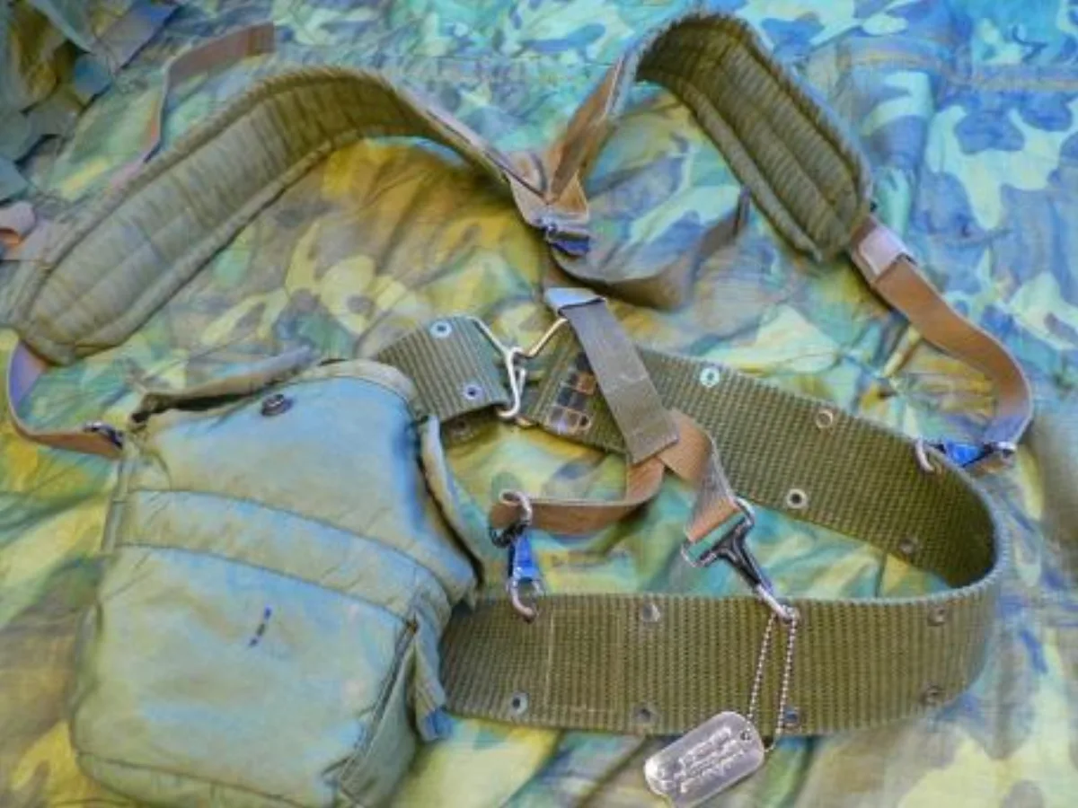 ミリタリーショップ 南国百貨店.COM|沖縄 1944スチールキャンティーンとベルト、サスペンダーセット [Z L-13 記録写真1
