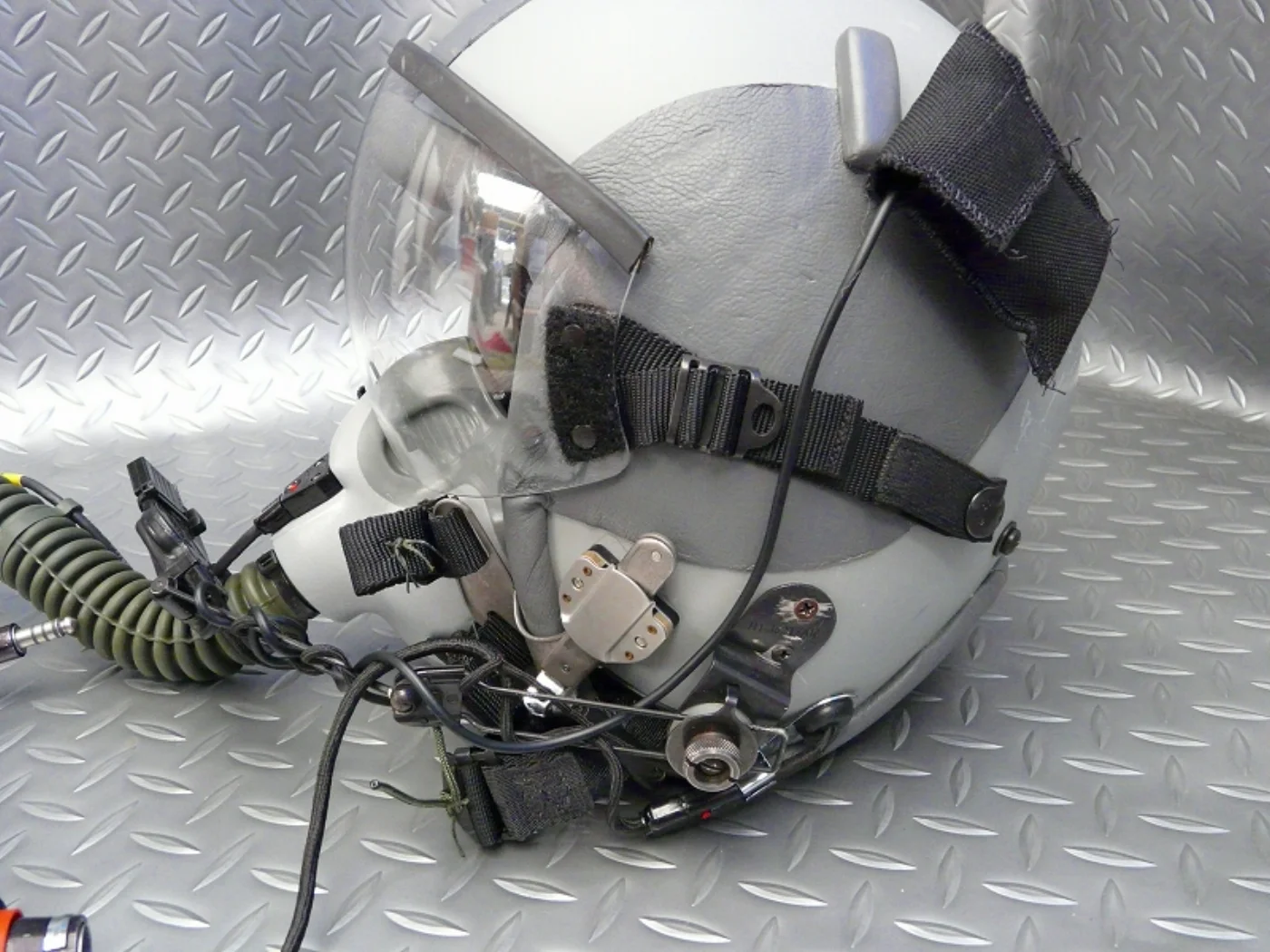 空軍フライトヘルメット HGU-55/P(マイク・LED付き) Lサイズ 記録写真3