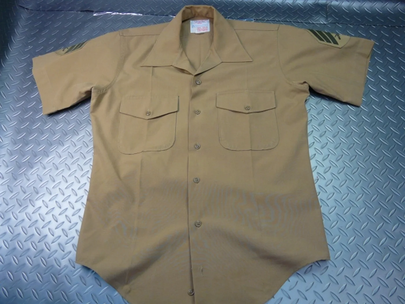 ミリタリーショップ 南国百貨店.COM|沖縄 カーキシャツ M 階級章付き [G-934] - カーキシャツ階級章付きサ 記録写真2