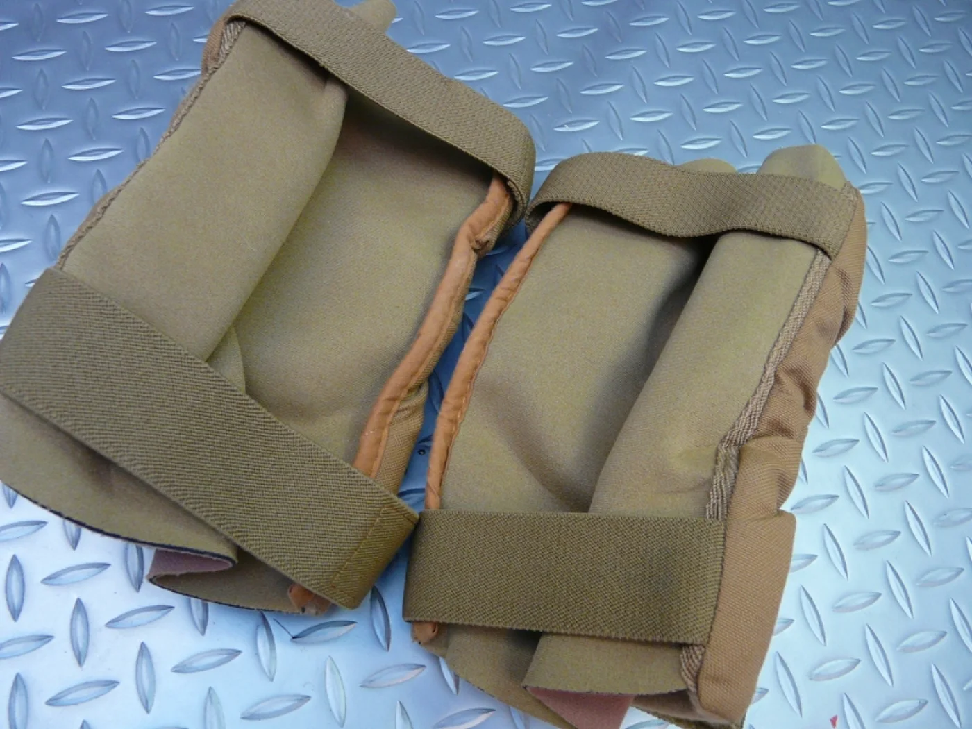 ミリタリーショップ 南国百貨店.COM|沖縄 USMC コヨーテ エルボーパッド（ひじパッド） 【新品】 [ZZ C-1 記録写真3
