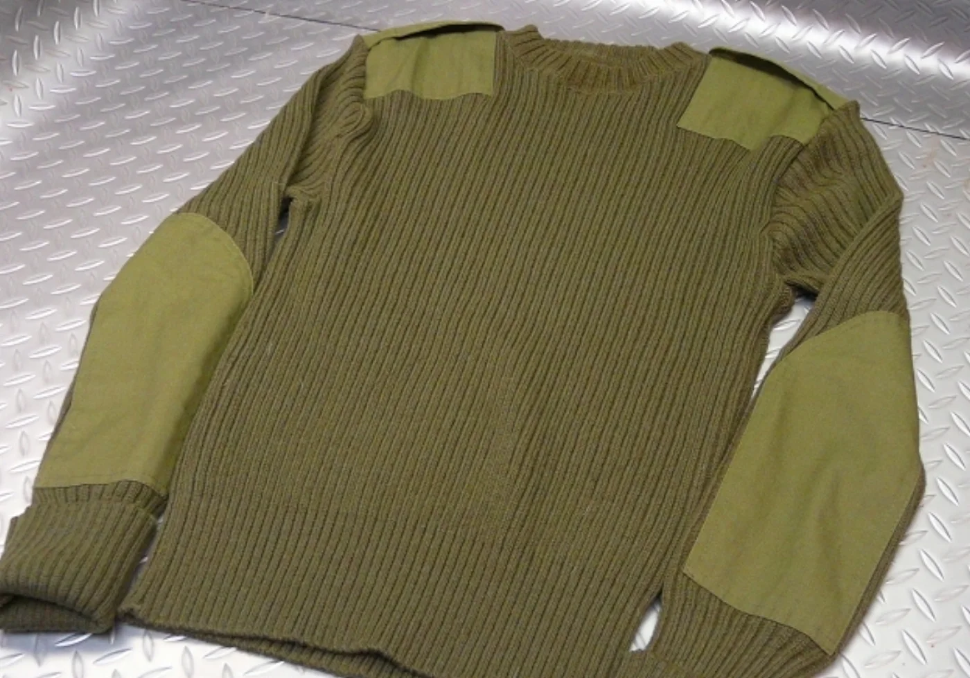 ミリタリーショップ 南国百貨店.COM|沖縄 100% WOOL セーター ARMY 42 [ZZ H-379] - 1 記録写真2