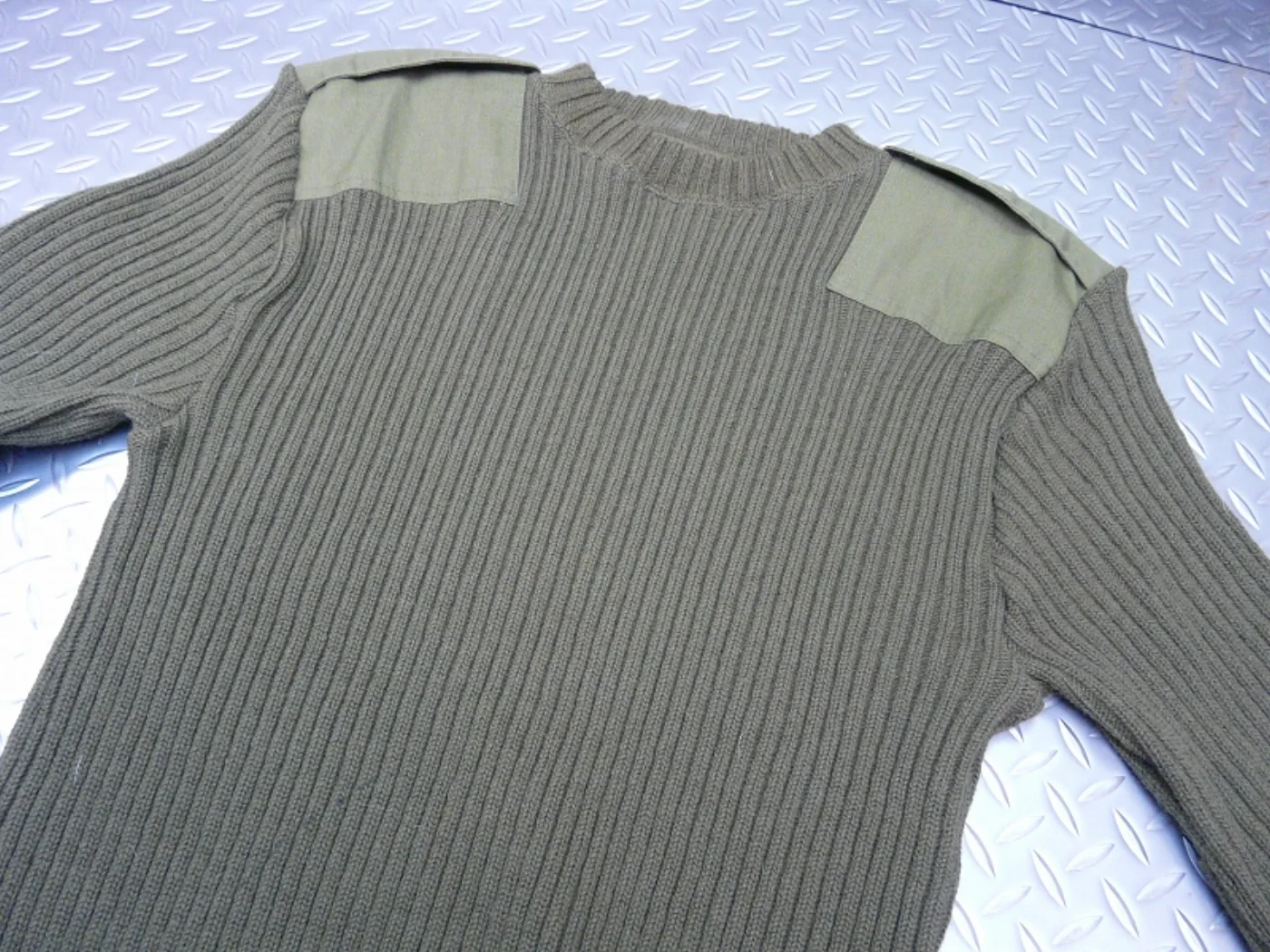 ミリタリーショップ 南国百貨店.COM|沖縄 100% WOOL セーター ARMY 42 [ZZ H-379] - 1 記録写真3