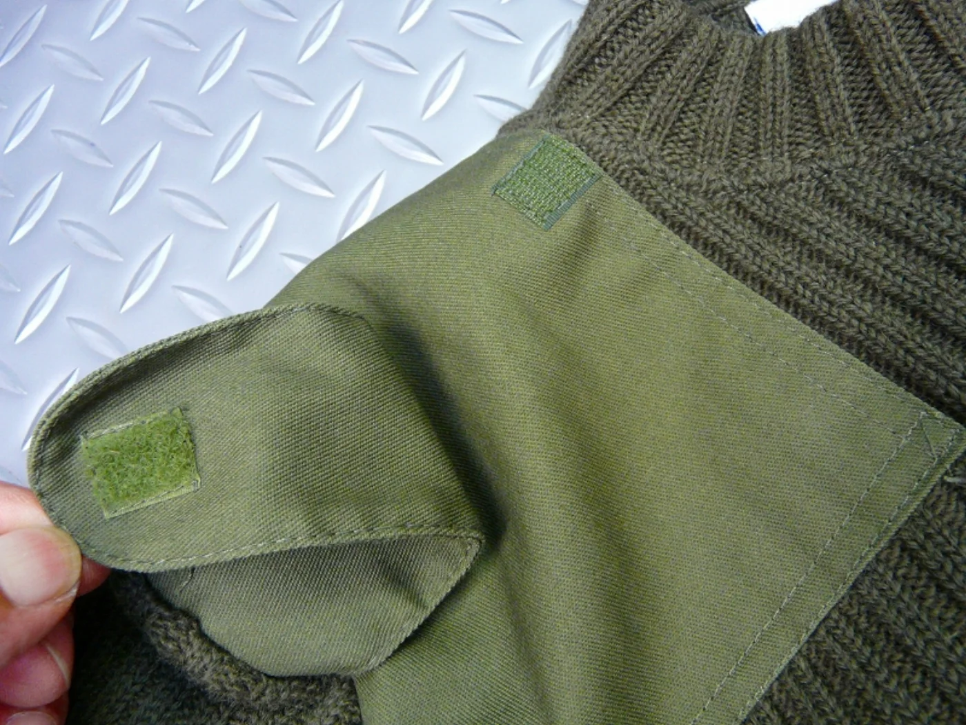 ミリタリーショップ 南国百貨店.COM|沖縄 100% WOOL セーター ARMY 42 [ZZ H-379] - 1 記録写真5