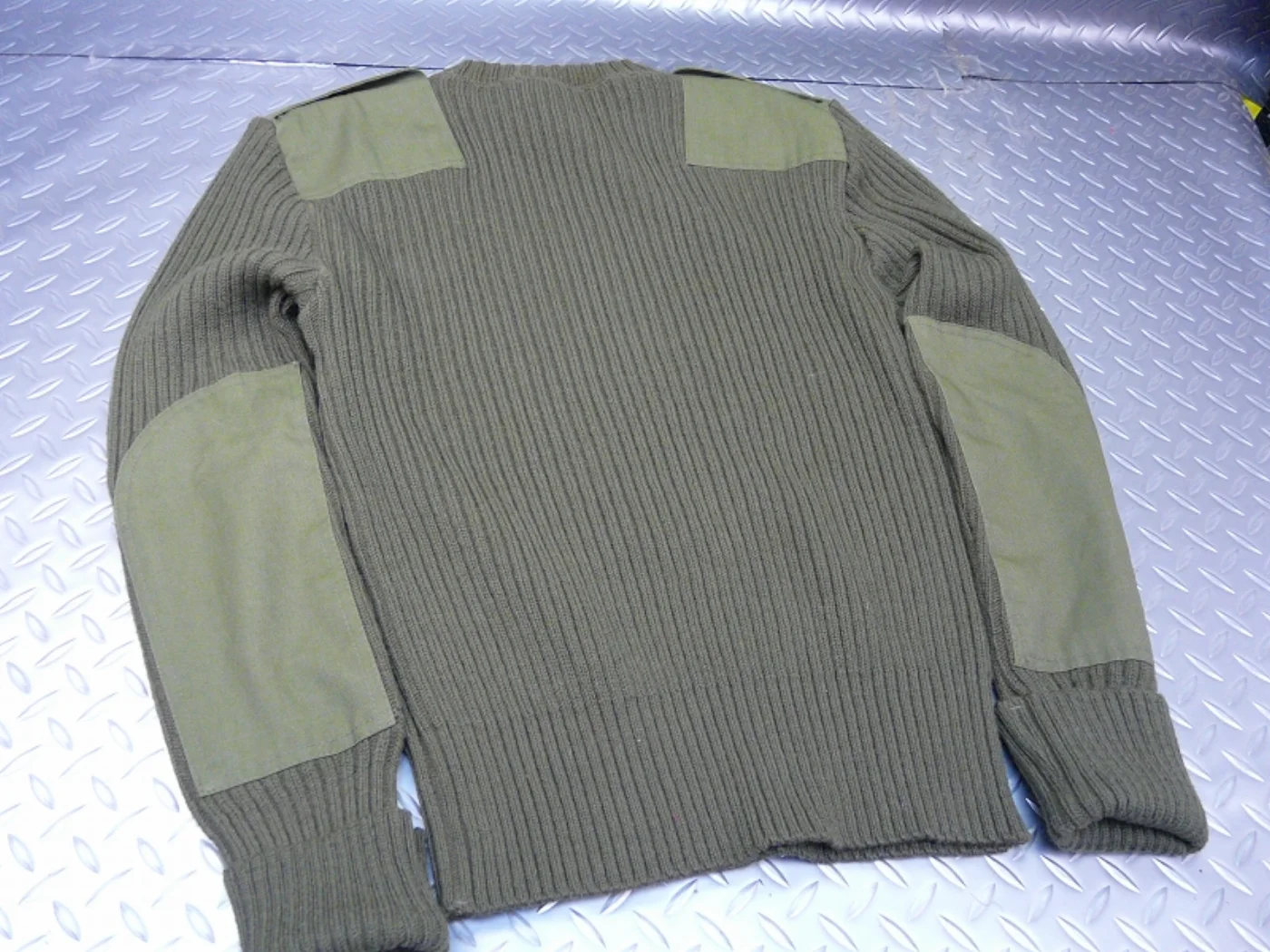 ミリタリーショップ 南国百貨店.COM|沖縄 100% WOOL セーター ARMY 42 [ZZ H-379] - 1 記録写真6