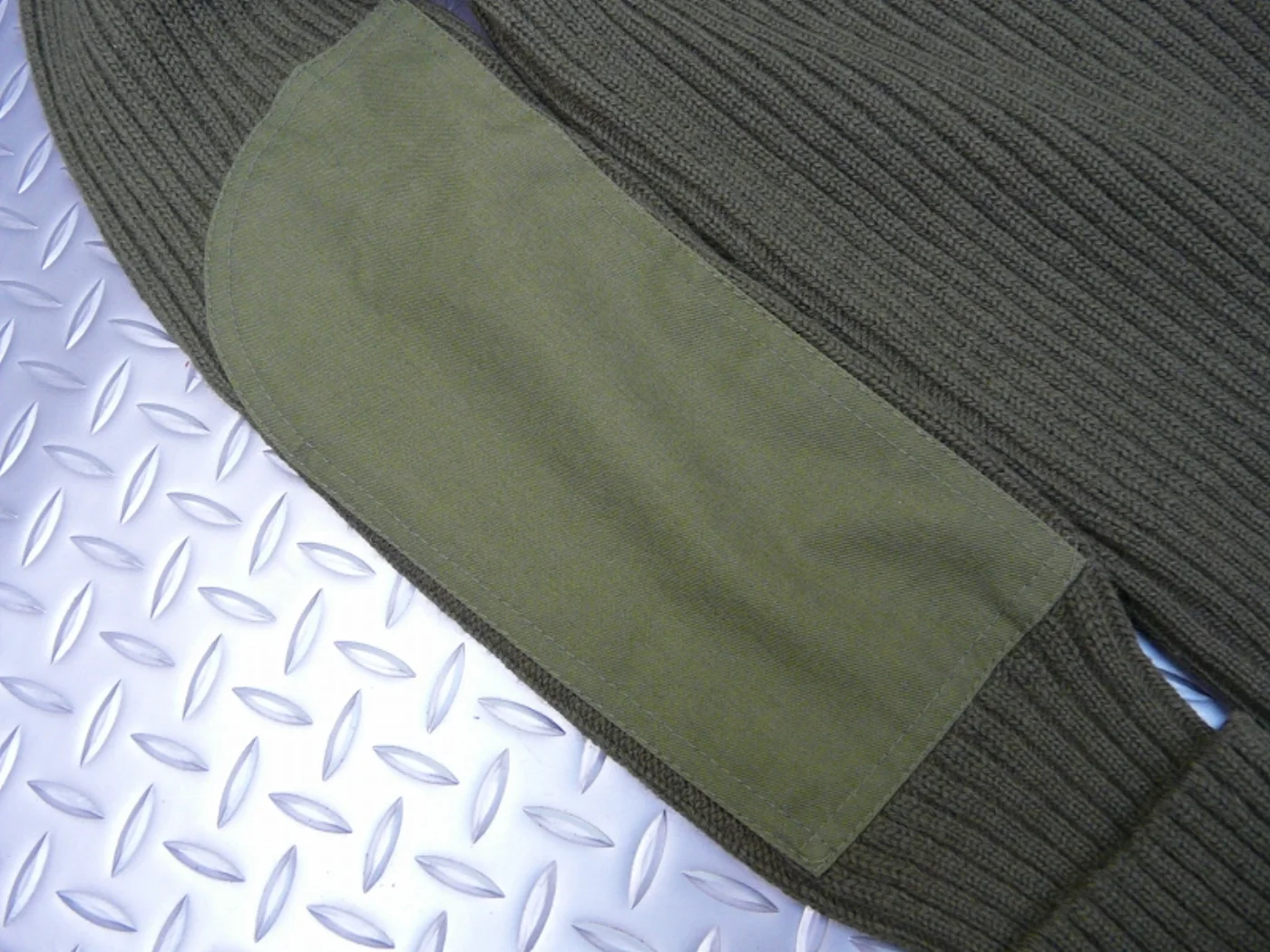 ミリタリーショップ 南国百貨店.COM|沖縄 100% WOOL セーター ARMY 42 [ZZ H-379] - 1 記録写真7