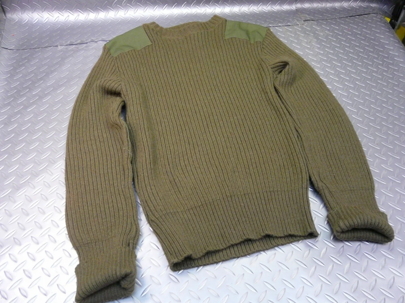 ミリタリーショップ 南国百貨店.COM|沖縄 100% WOOL セーター ARMY 46 [ZZ H-381] - 1 記録写真2