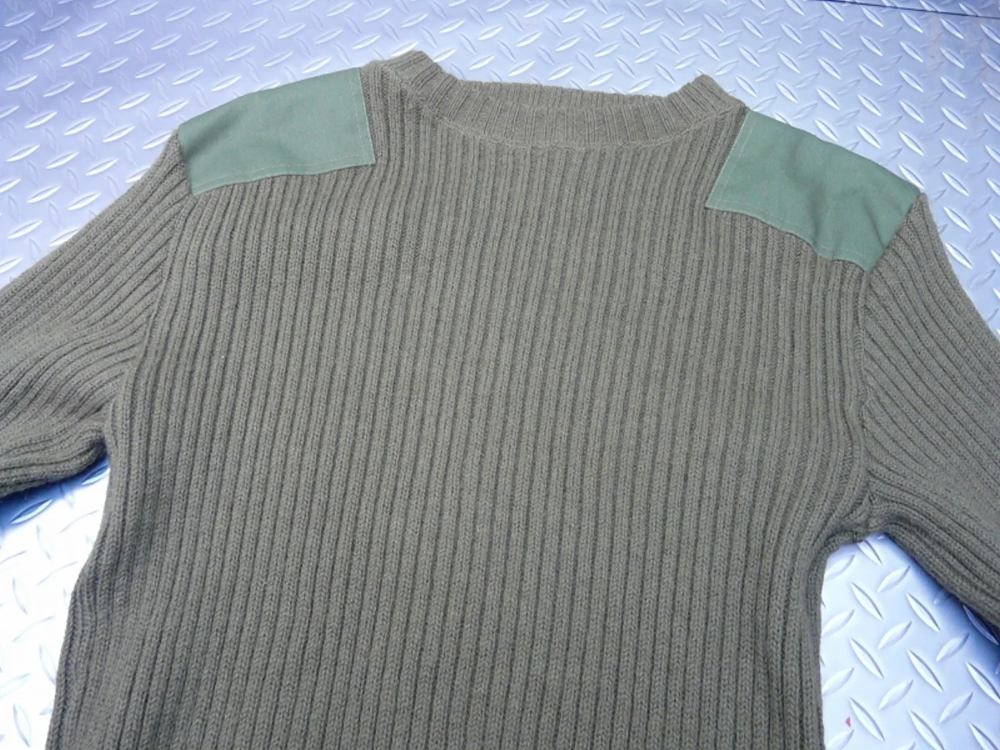 ミリタリーショップ 南国百貨店.COM|沖縄 100% WOOL セーター ARMY 46 [ZZ H-381] - 1 記録写真3
