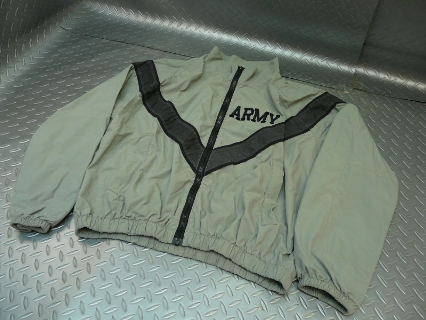 ミリタリーショップ 南国百貨店.COM|沖縄 U.S.ARMY トレーニングウェア XS-R [ZZ G-945] - 記録写真2
