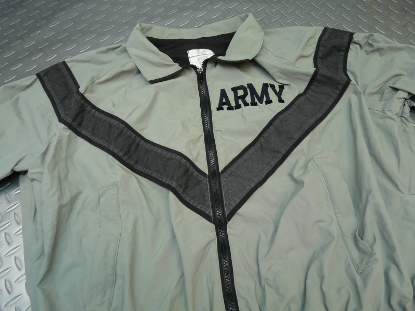 ミリタリーショップ 南国百貨店.COM|沖縄 U.S.ARMY トレーニングウェア XS-R [ZZ G-945] - 記録写真3
