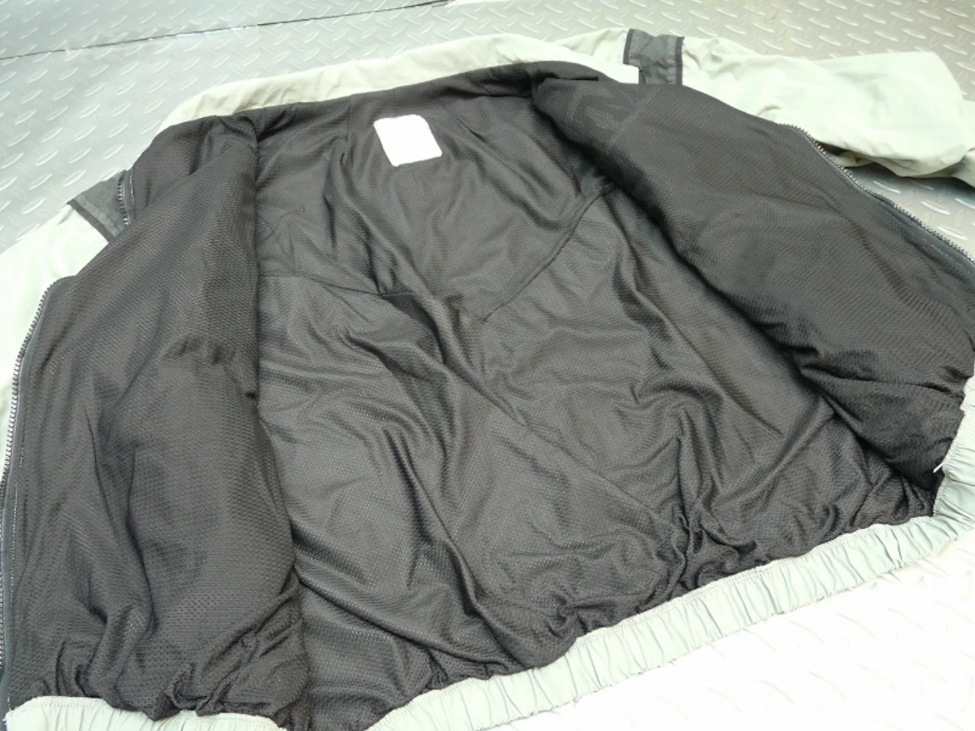 ミリタリーショップ 南国百貨店.COM|沖縄 U.S.ARMY トレーニングウェア XS-R [ZZ G-945] - 記録写真4