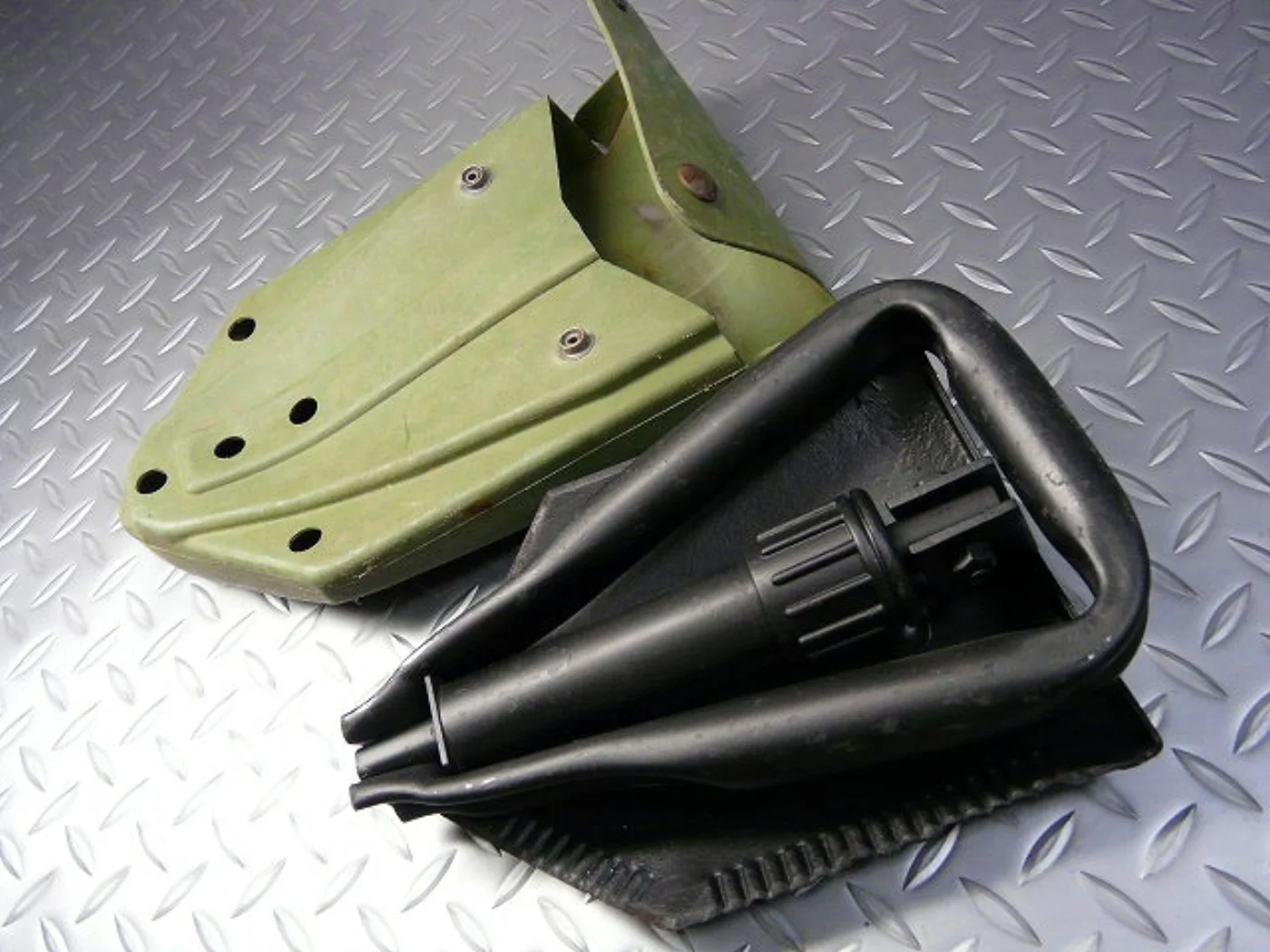 ミリタリーショップ 南国百貨店.COM|沖縄 E-TOOL 三つ折りスコップ 米軍実物 [B-1114] - E-TOO 記録写真4