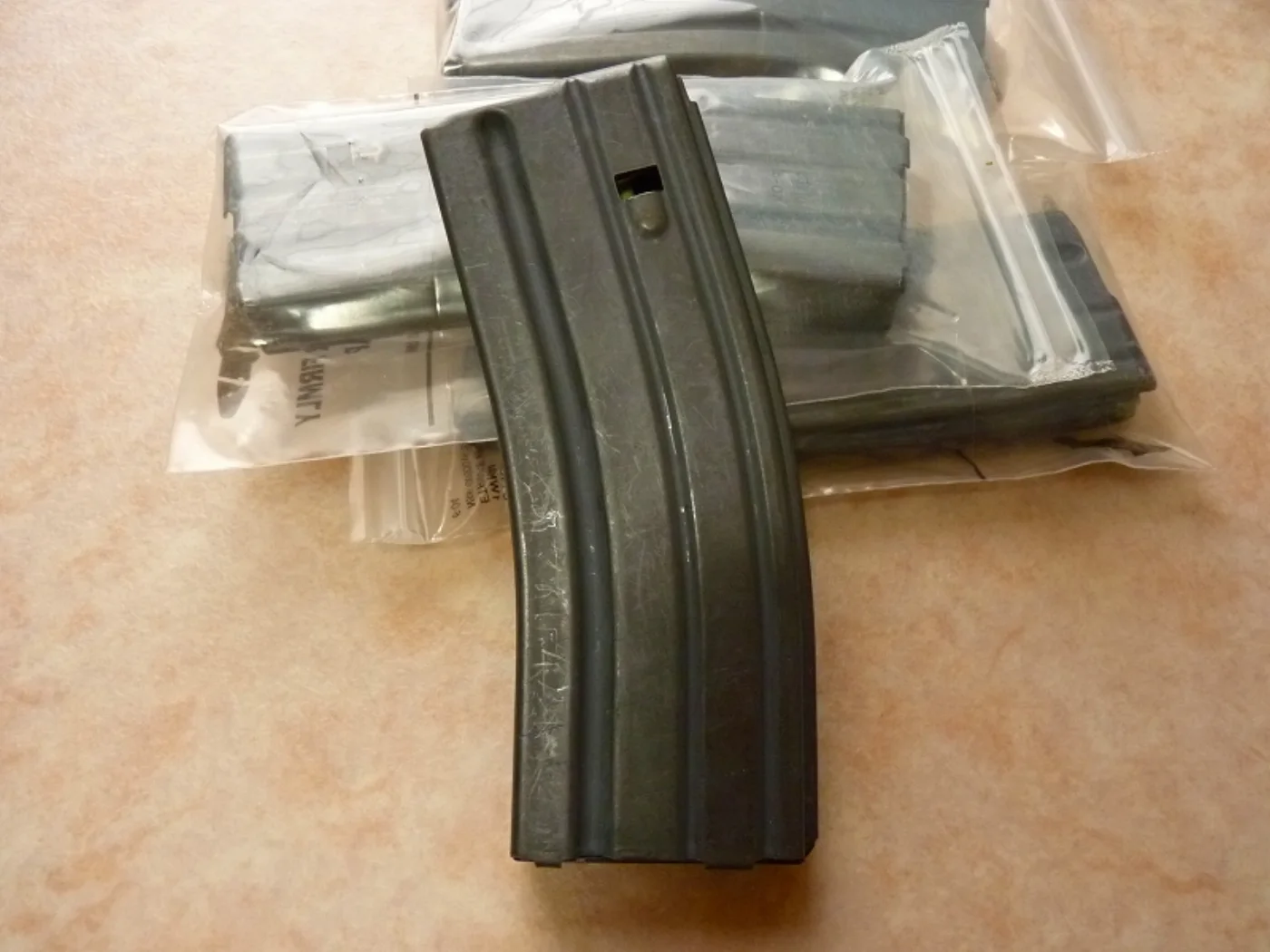 ミリタリーショップ 南国百貨店.COM|沖縄 M16 30連マガジン防水パック入り 米軍実物 COLT社製 [ZZ Q- 記録写真5