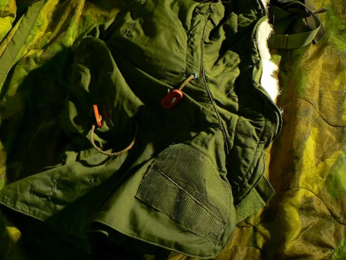 ミリタリーショップ 南国百貨店.COM|沖縄 M65ジャケット用フード 新品 [E-391] - 米軍放出品M65ジャケ 記録写真2