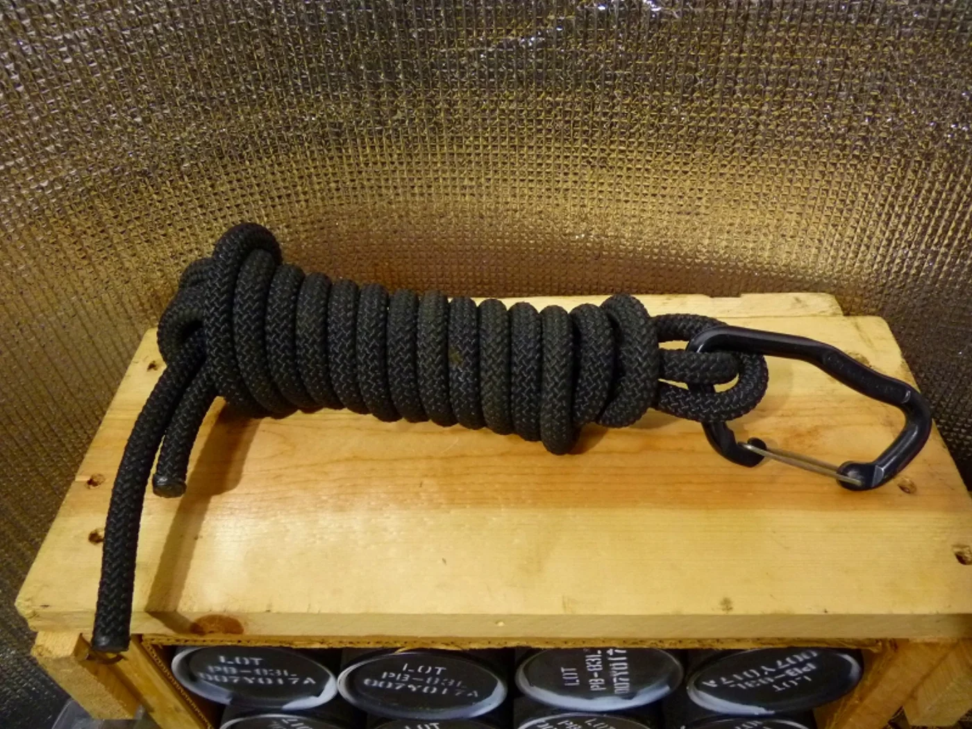ミリタリーショップ 南国百貨店.COM|沖縄 特殊部隊使用 ロープ430cm カラビナ付き [ZZ Q-1209] - 記録写真2