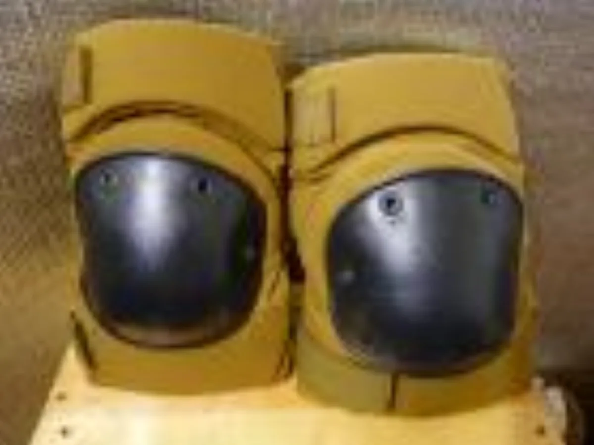 ミリタリーショップ 南国百貨店.COM|沖縄 USMC ニーパッド＋エルボーパッド 新品 M [Q-1221+C-735 記録写真1