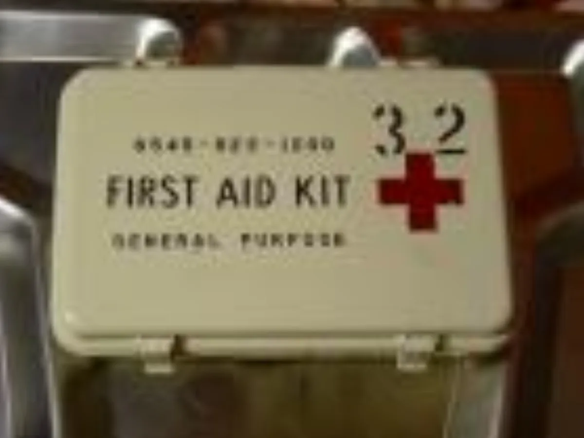 ミリタリーショップ 南国百貨店.COM|沖縄 FIRST AID KIT 中身入り [Q-1238] - FIRST A 記録写真1