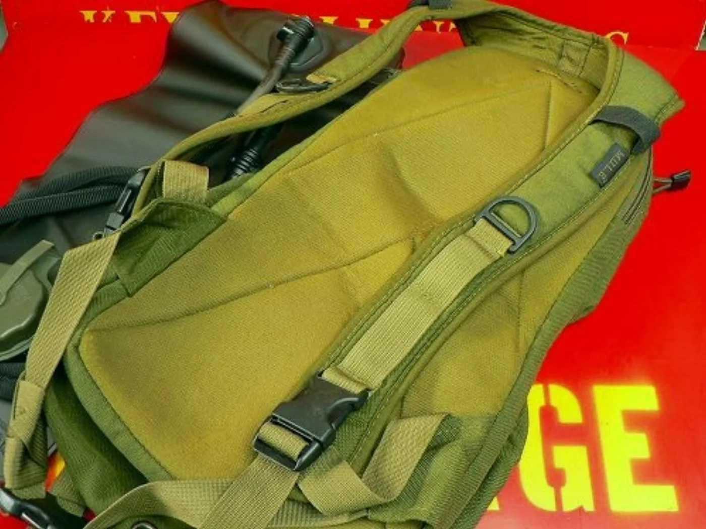 ミリタリーショップ 南国百貨店.COM|沖縄 CAMELBAK OD ポケット付きリュックタイプ [ZZ X-140] 記録写真4