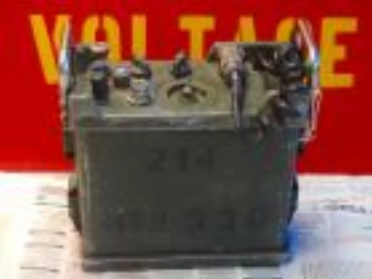 ミリタリーショップ 南国百貨店.COM|沖縄 米軍無線機の機材 [Z B-489] - 米軍無線機の機材米軍放出品在庫２ 記録写真1