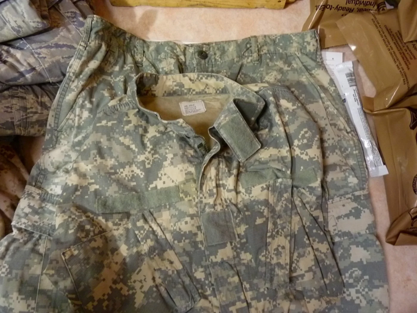 ミリタリーショップ 南国百貨店.COM|沖縄 ACU ARMY戦闘服上下セット L [Q-1330] - ACU ARM 記録写真4